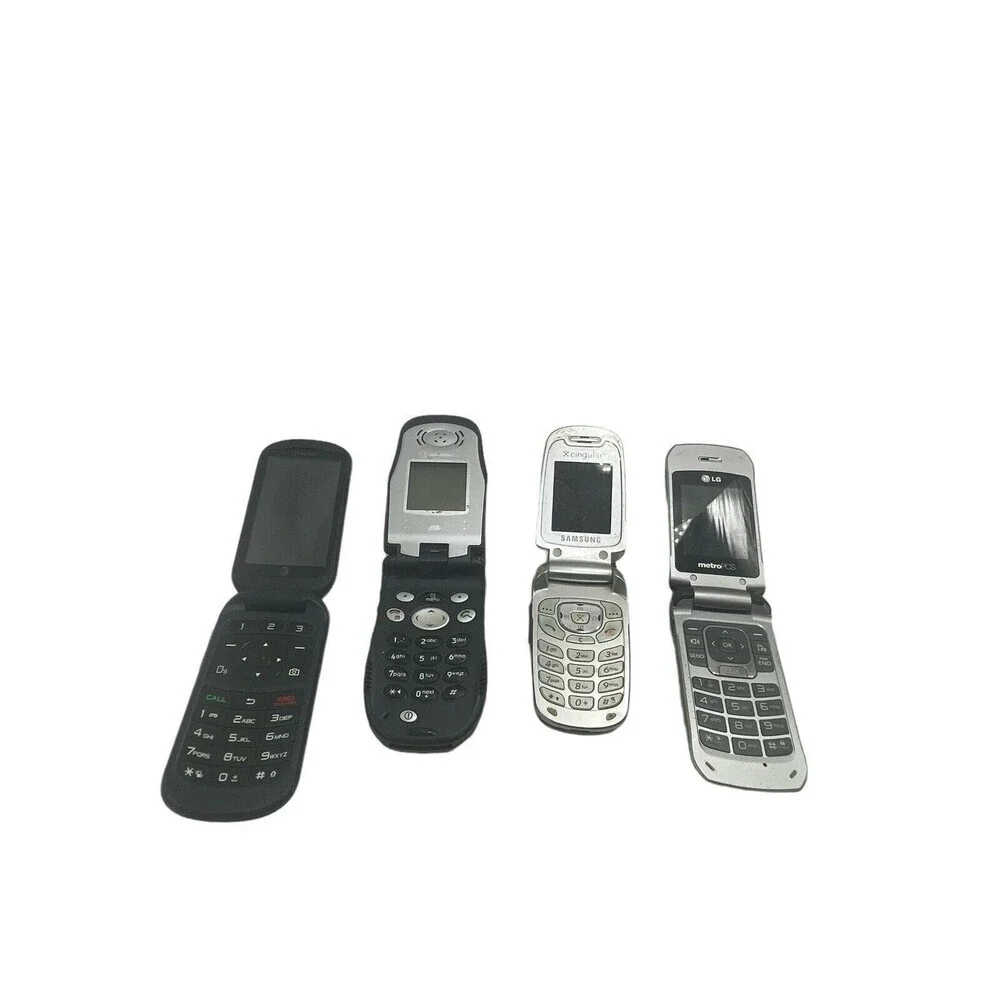 Lot 5 Vintage Cell Phone Flip Phones from Various Brands FOR PARTS, AS IS.